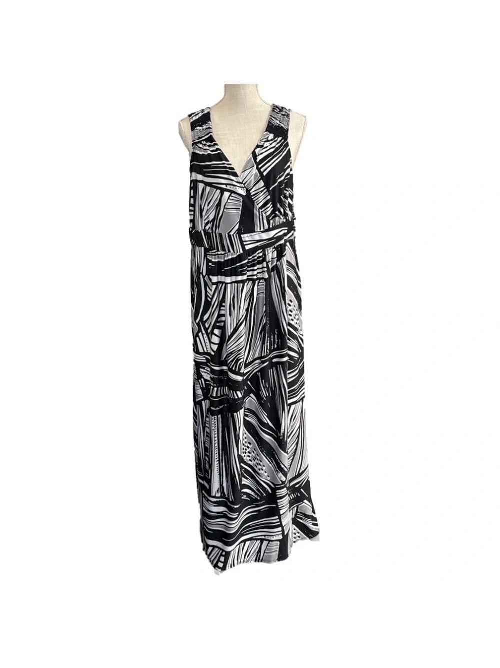 New Directions Woman Plus Size Maxi White & Black Dress. Size 1X
